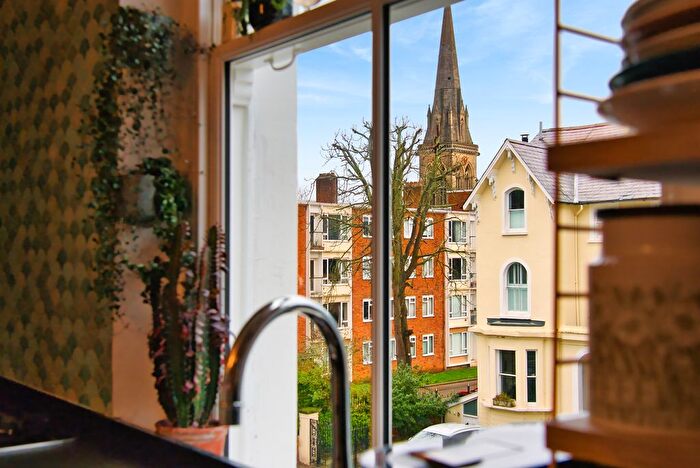 2 Bedroom Flat For Sale In Marlborough Road, Richmond, TW10