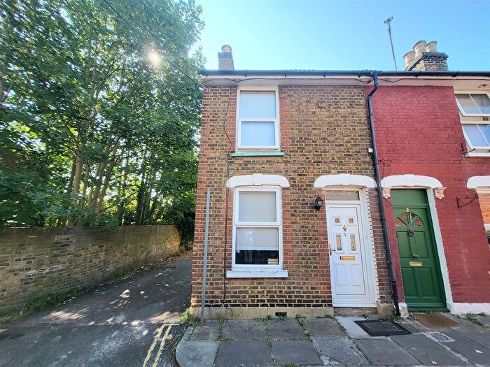 2 Bedroom End Terrace House To Rent In Eastgate Terrace, Rochester, ME1