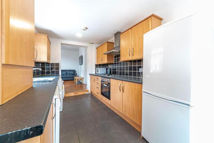 5 Bedroom Maisonette To Rent In £pppw - Sandyford Road, Sandyford, NE2