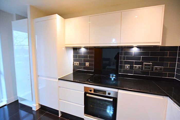 2 Bedroom Flat To Rent In Observer Close, Edgware, NW9