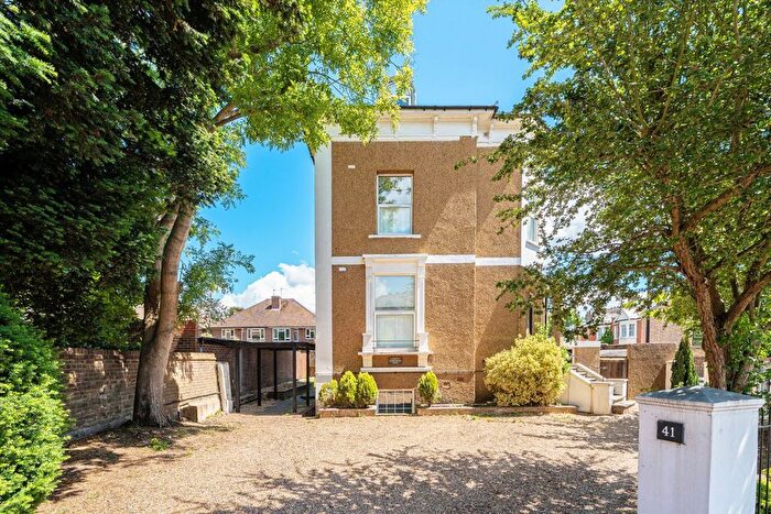 2 Bedroom Flat For Sale In Thornbury Road, Isleworth, TW7
