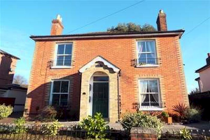 2 Bedroom Flat To Rent In Victoria Road, Netley Abbey, SO31