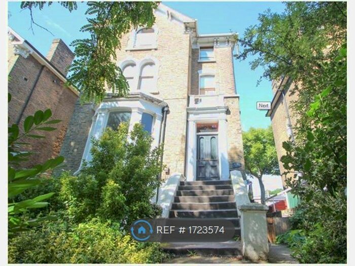 2 Bedroom Flat To Rent In Manor Park, London, SE13