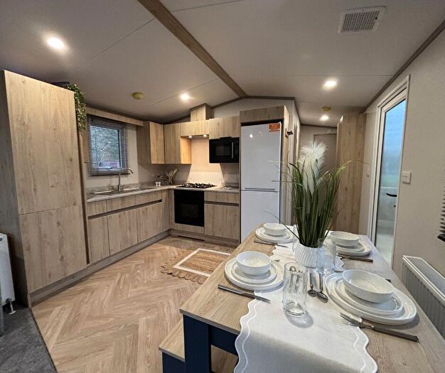 2 Bedroom Mobile Home For Sale In Wold View Country Park Pelham Road Claxby Lincolnshire, LN8