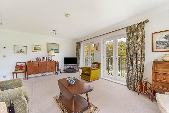 2 Bedroom Flat For Sale In Tudor Court, Liphook, GU30
