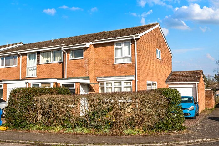 3 Bedroom End Of Terrace House For Sale In Richens Drive, Carterton, Oxfordshire, OX18