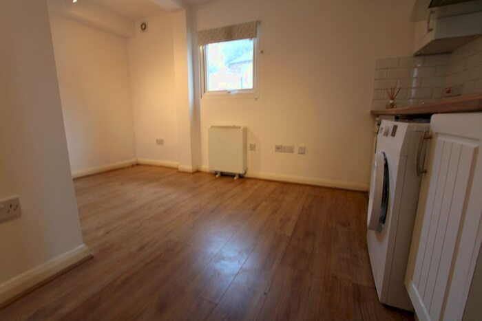 Studio To Rent In Cranfield Close, West Nirwood, SE27