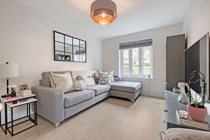 2 Bedroom Flat For Sale In Camellia House, Oaklands Hamlet, Chigwell, Essex, IG7