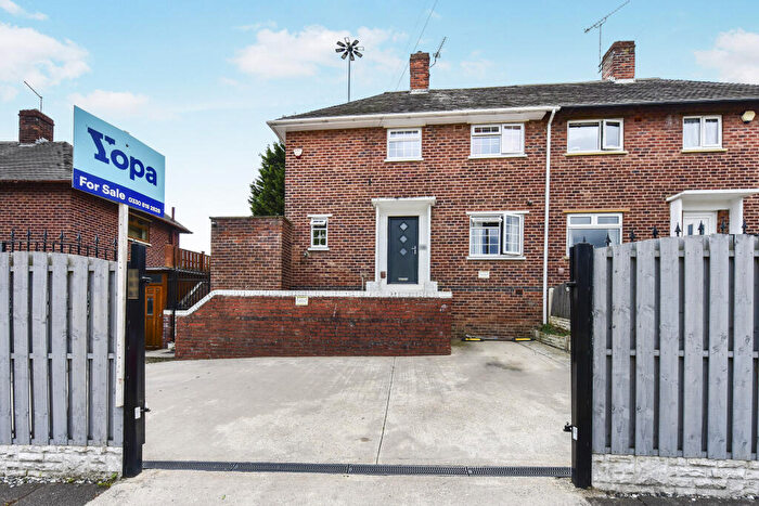 3 Bedroom Semi-Detached House For Sale In Bowden Wood Crescent, Sheffield, S9