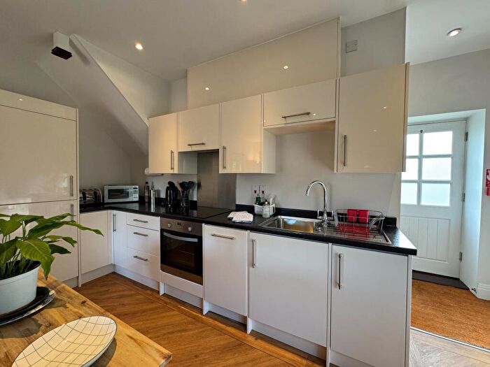 1 Bedroom Serviced Apartments To Rent In Hunt's Lane, Taplow, Maidenhead, SL6