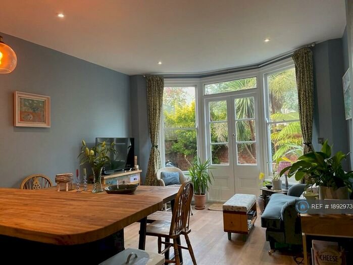 2 Bedroom Flat To Rent In Jerningham Road, London, SE14