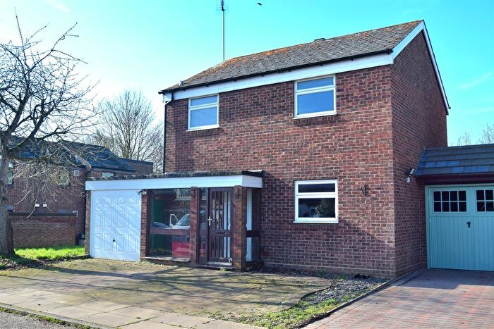 3 Bedroom Link Detached House For Sale In Hollycroft, CM2