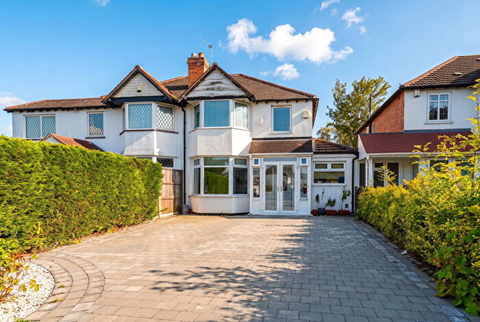 3 Bedroom Semi Detached House For Sale In Solihull Road, Shirley, B90