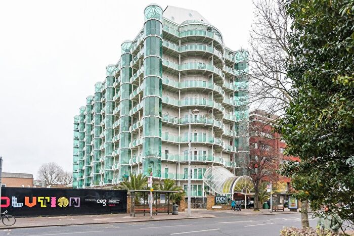 2 Bedroom Flat To Rent In Cavalier House, - Uxbridge Road, London, W5