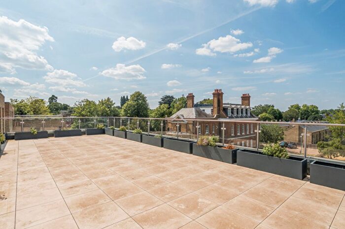 2 Bedroom Flat For Sale In Ashley Road, Epsom, KT18
