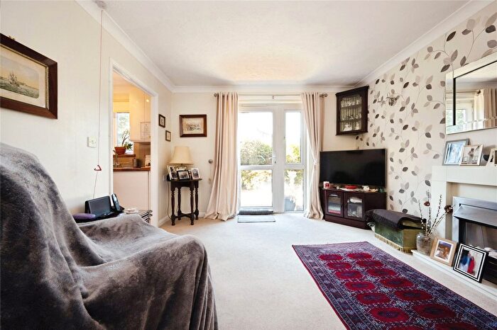 2 Bedroom Flat For Sale In Lammas Walk, Leighton Buzzard, Bedfordshire, LU7
