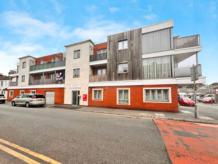 1 Bedroom Flat To Rent In West Road, Westcliff-On-Sea, SS0