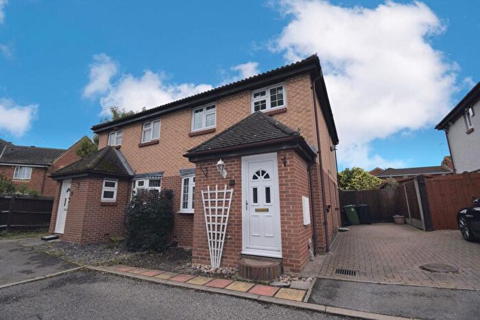 3 Bedroom Semi-Detached House To Rent In Chalice Close, Basildon, SS14