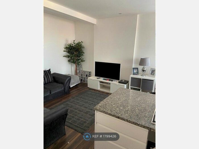 2 Bedroom Flat To Rent In Sea Road, Felixstowe, IP11