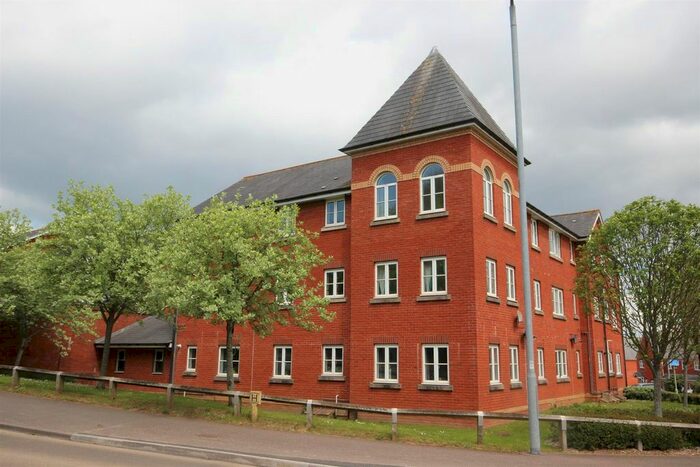 2 Bedroom Flat To Rent In Lewis Crescent, Exeter, EX2