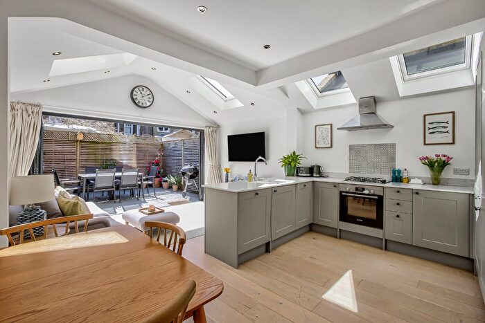2 Bedroom Flat For Sale In Thorndean Street, Earlsfield, London, SW18