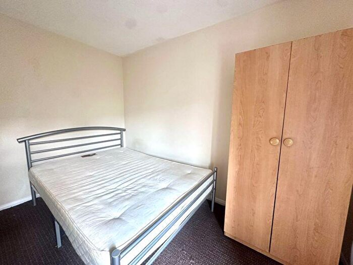 1 Bedroom Flat To Rent In Hallywell Crescent, London, E6