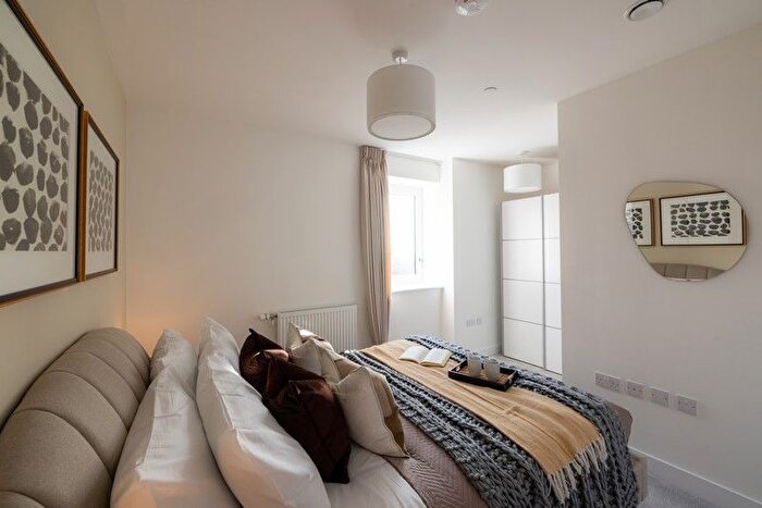 Studio For Sale In Edgware Road, Hendon, NW9