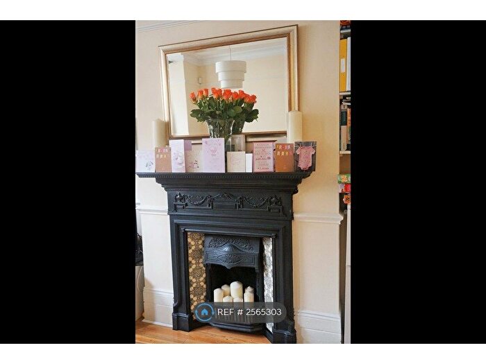 2 Bedroom Flat To Rent In Sangora Road, London, SW11