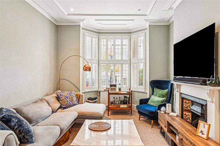 3 Bedroom Terraced House For Sale In Taybridge Road, SW11