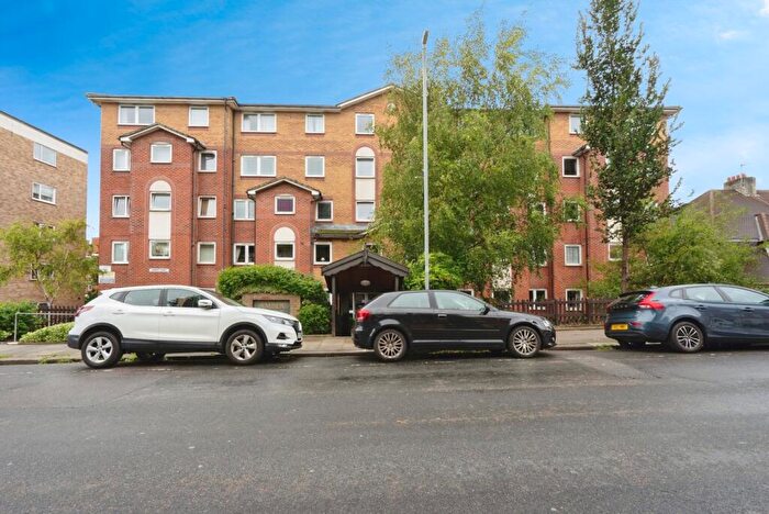 2 Bedroom Flat For Sale In Holland Road, Hove, East Sussex, BN3