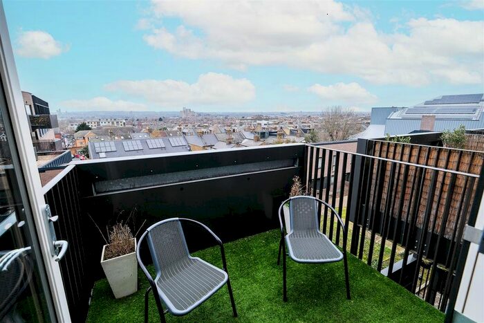 1 Bedroom Flat For Sale In Chaplin House, Hoe Street, Walthamstow, E17