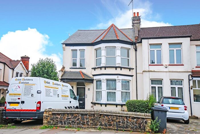 2 Bedroom Apartment To Rent In Granville Road, North Finchley, N12