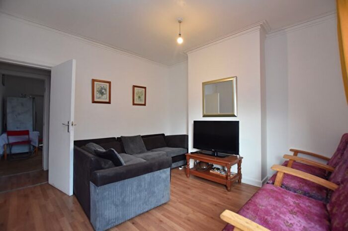 4 Bedroom End Terrace House For Sale In Cromwell Street, Nottingham, NG7