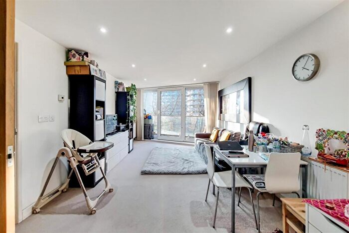 1 Bedroom Apartment To Rent In Alaska Apartments, Royal Victoria Dock, E16