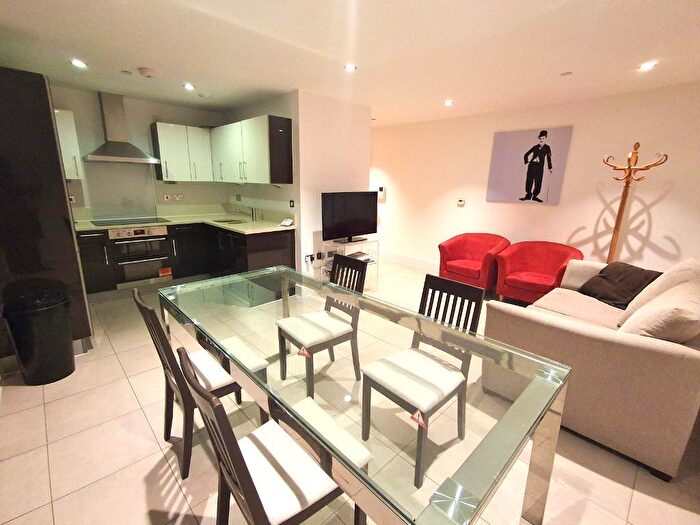 3 Bedroom Flat To Rent In Streamlight, Province Square, Docklands, London, E14