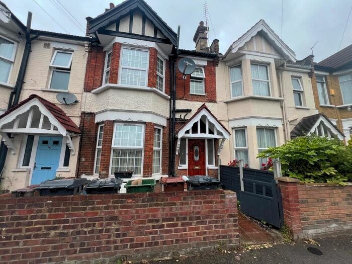 2 Bedroom Flat To Rent In Colchester Road, E10