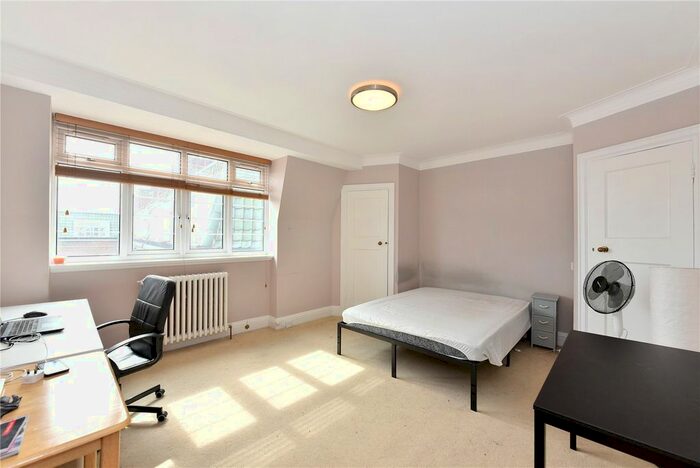Studio To Rent In Chatsworth Court, Pembroke Road, Earls Court, London, W8
