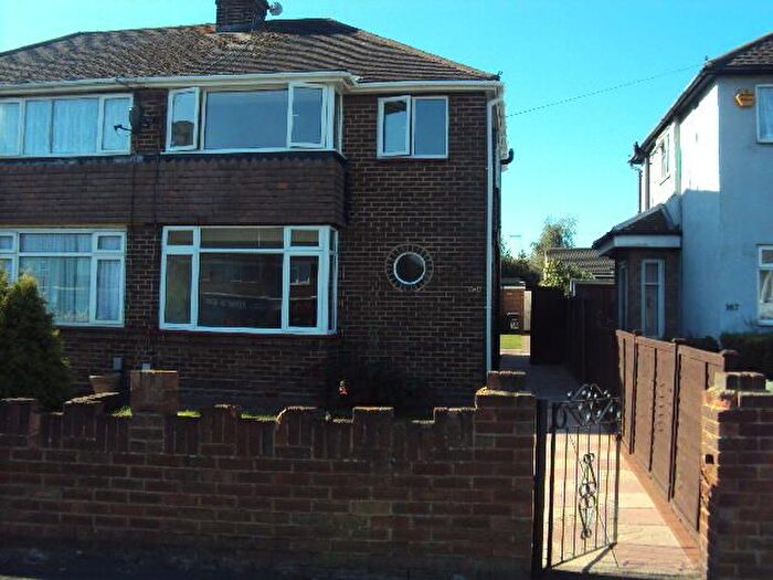 3 Bedroom Semi-Detached House To Rent In Sundon Park Road, Luton, LU3