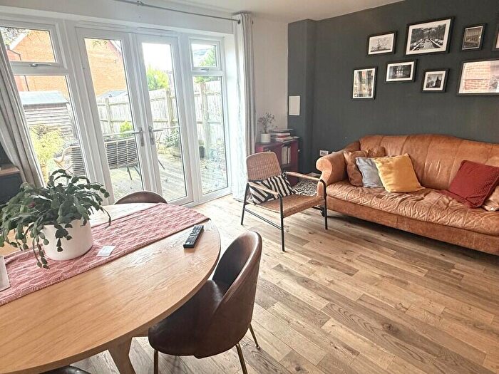 3 Bedroom End Of Terrace House For Sale In Forest Road, Woodley, Reading, Berkshire, RG5