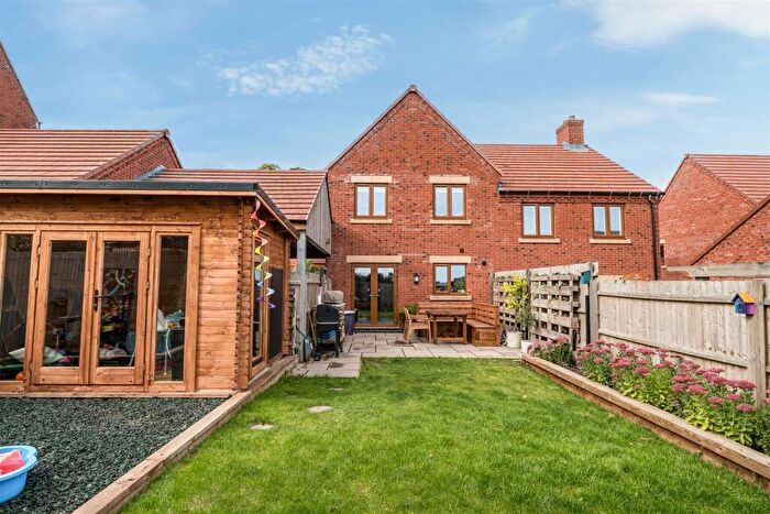 3 Bedroom House For Sale In Poplar Close, Overseal, DE12