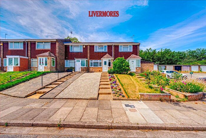 2 Bedroom Terraced House For Sale In Rutland Close, Dartford, DA1