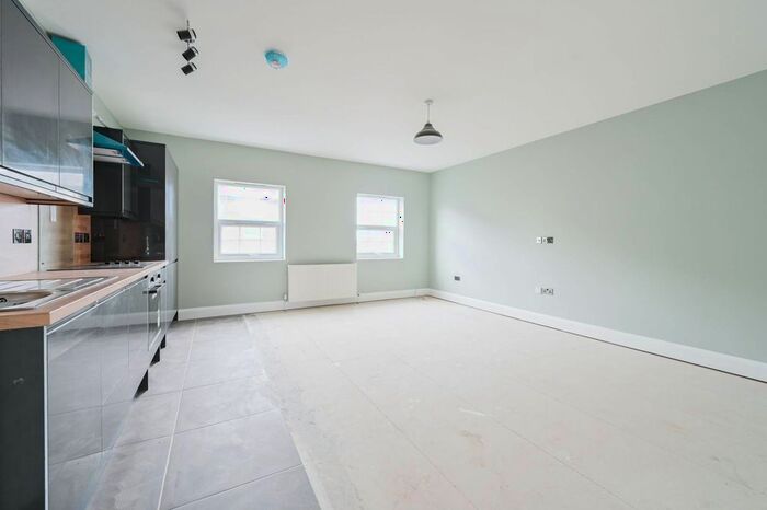 Studio To Rent In St. James's Street, London, Pj, Walthamstow, London, E17