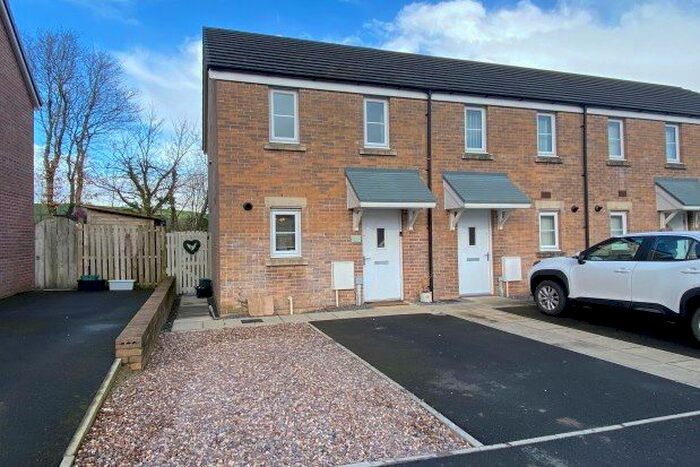 2 Bedroom Property To Rent In Maes Pedr, Carmarthen, SA31