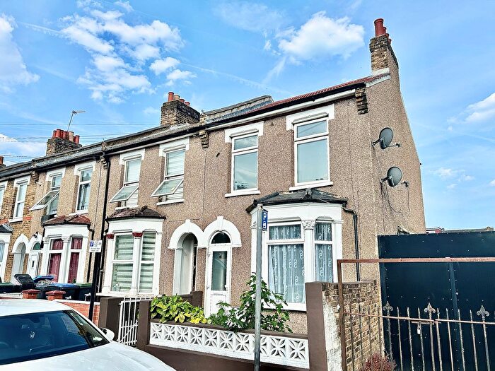 3 Bedroom Property To Rent In Haselbury Road, London, N18