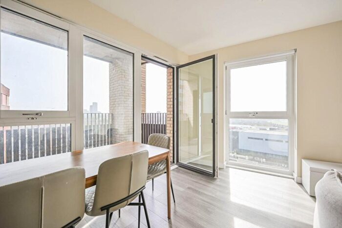 2 Bedroom Flat For Sale In Frank Searle Passage, Walthamstow, E17