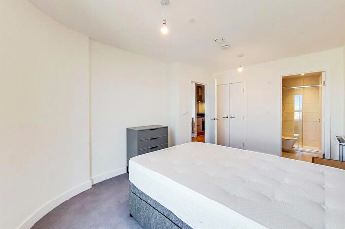 2 Bedroom Apartment To Rent In Green Street, London, NW10