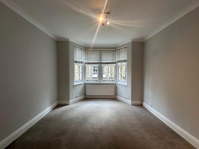 3 Bedroom Flat To Rent In Liverpool Grove, Walworth Village, SE17