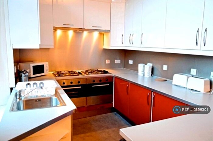 7 Bedroom Flat To Rent In Clifton Terrrace, Edinburgh, EH12