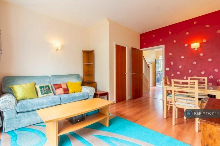 4 Bedroom Terraced House To Rent In Hastings Street, London, SE18