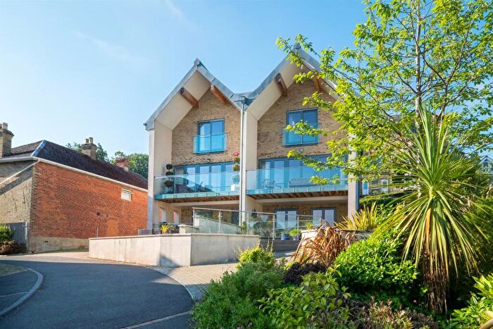 4 Bedroom Semi-Detached House For Sale In Cowes, Isle Of Wight, PO31